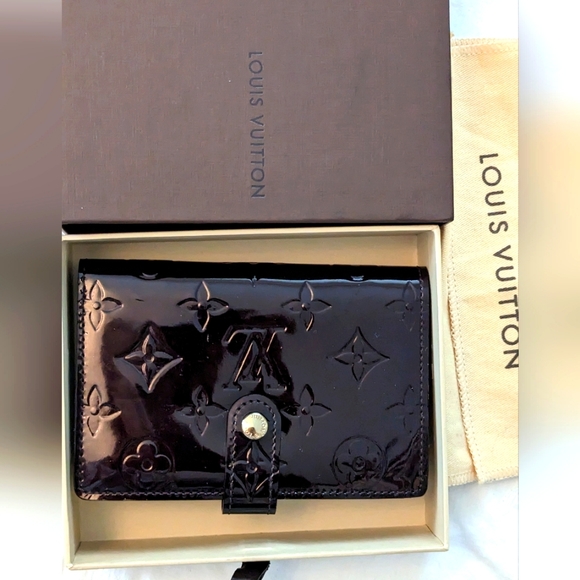 Louis Vuitton Handbags - Louis Vuitton Amarante Monogram Vernis French wallet